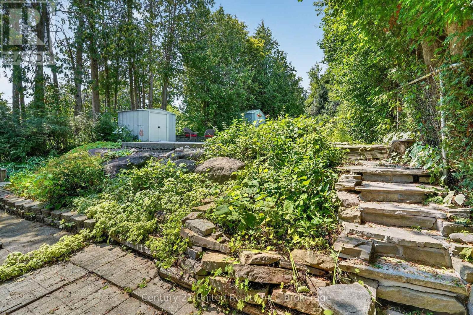1696 APPLEWOOD CRESCENT - Image 30