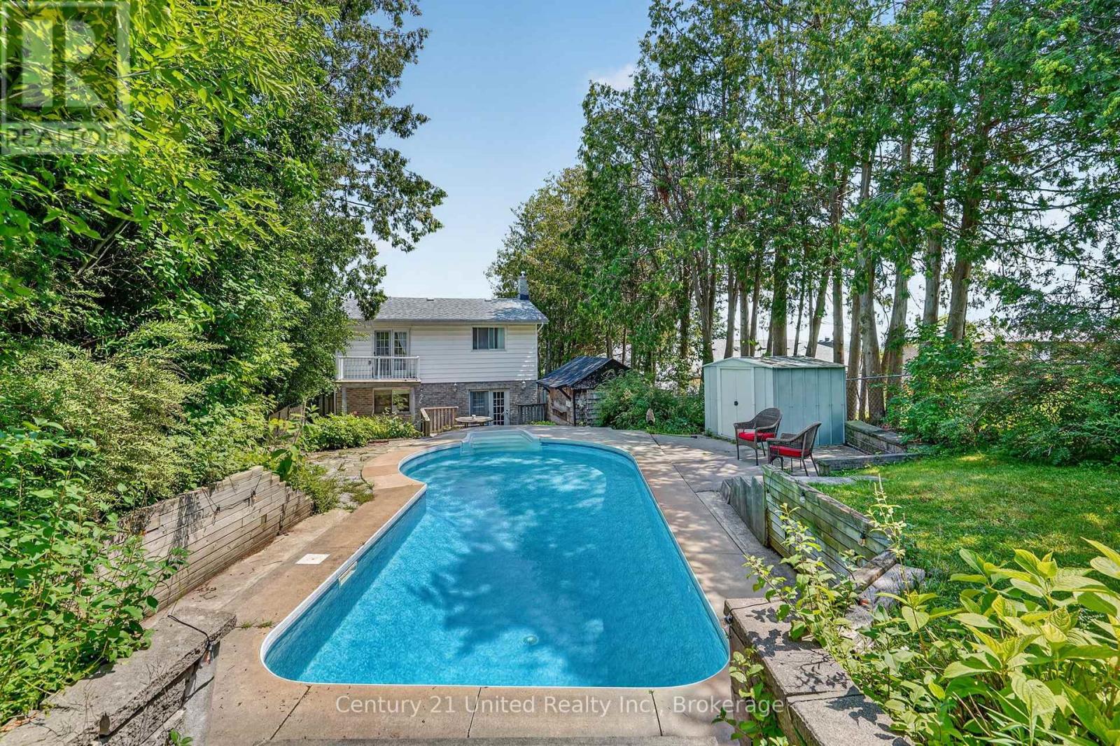 1696 APPLEWOOD CRESCENT - Image 32