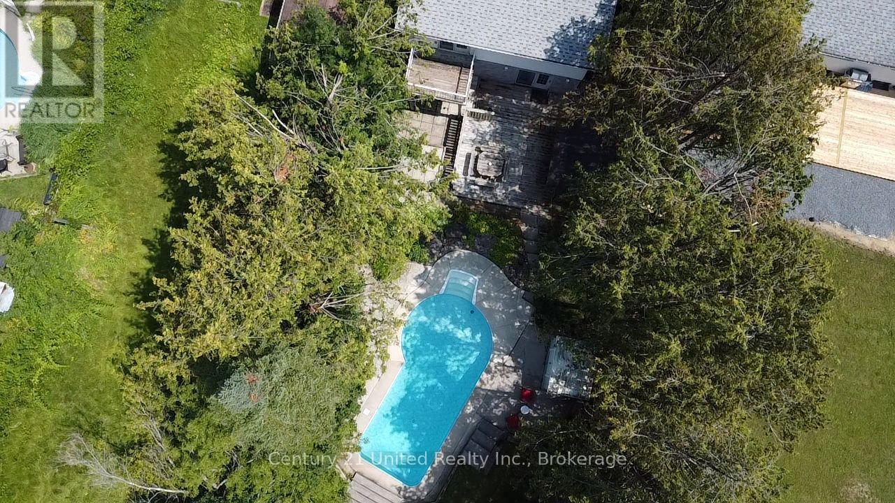 1696 APPLEWOOD CRESCENT - Image 35