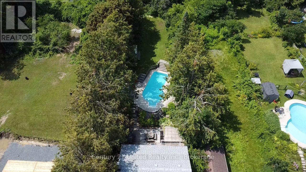 1696 APPLEWOOD CRESCENT - 36