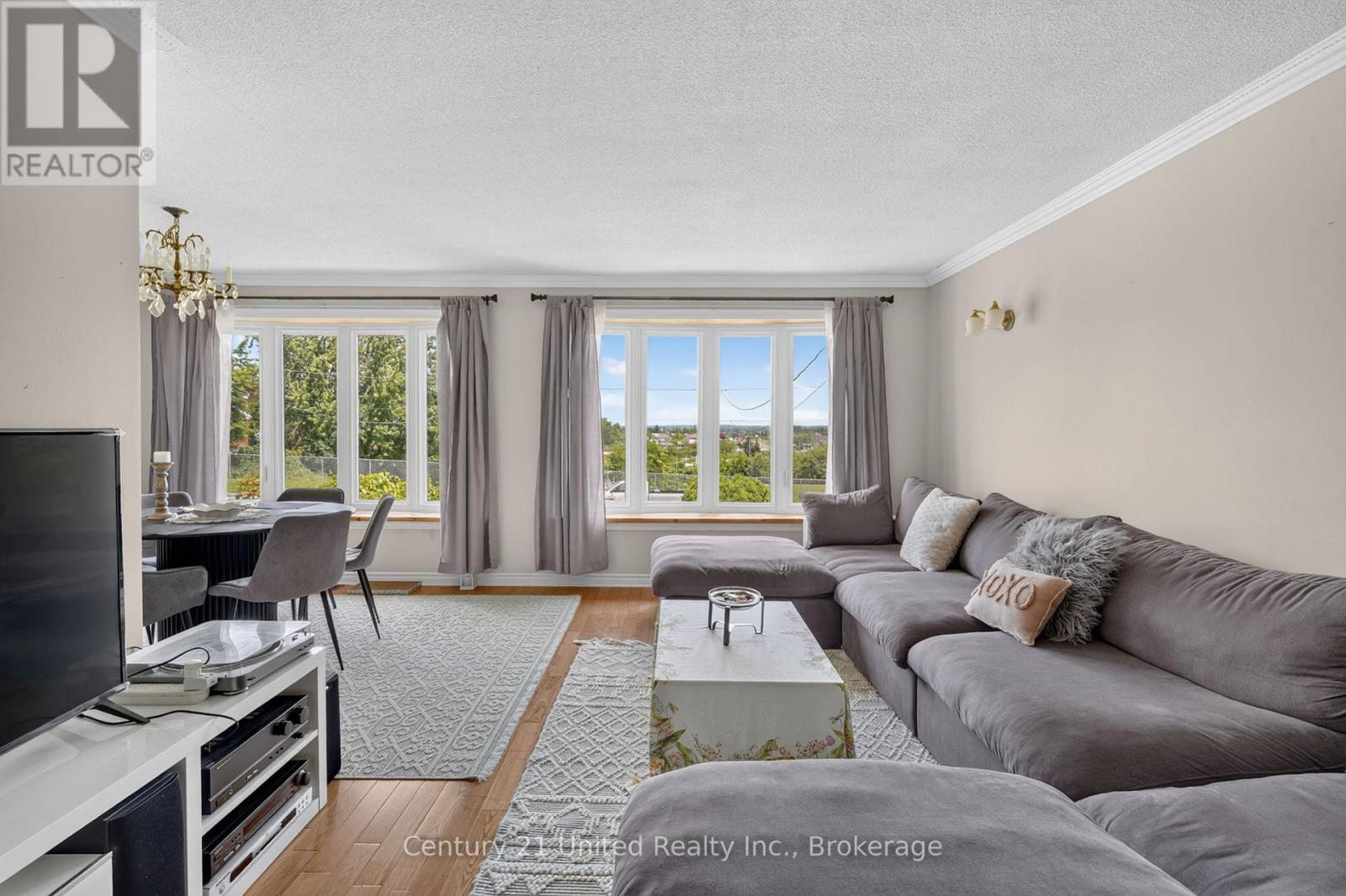 1696 APPLEWOOD CRESCENT - Image 4