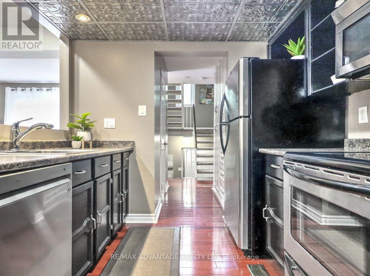 #43 295 WILKINS STREET - 13