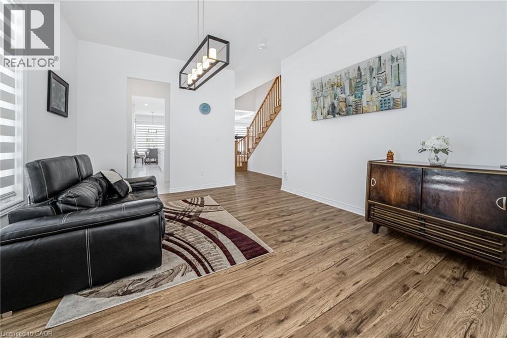 158 SAVANNAH RIDGE Drive - Image 4