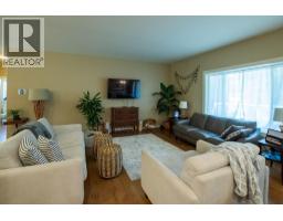Living room - 206 Murtle Road, Clearwater, BC V0E1N1 Photo 7
