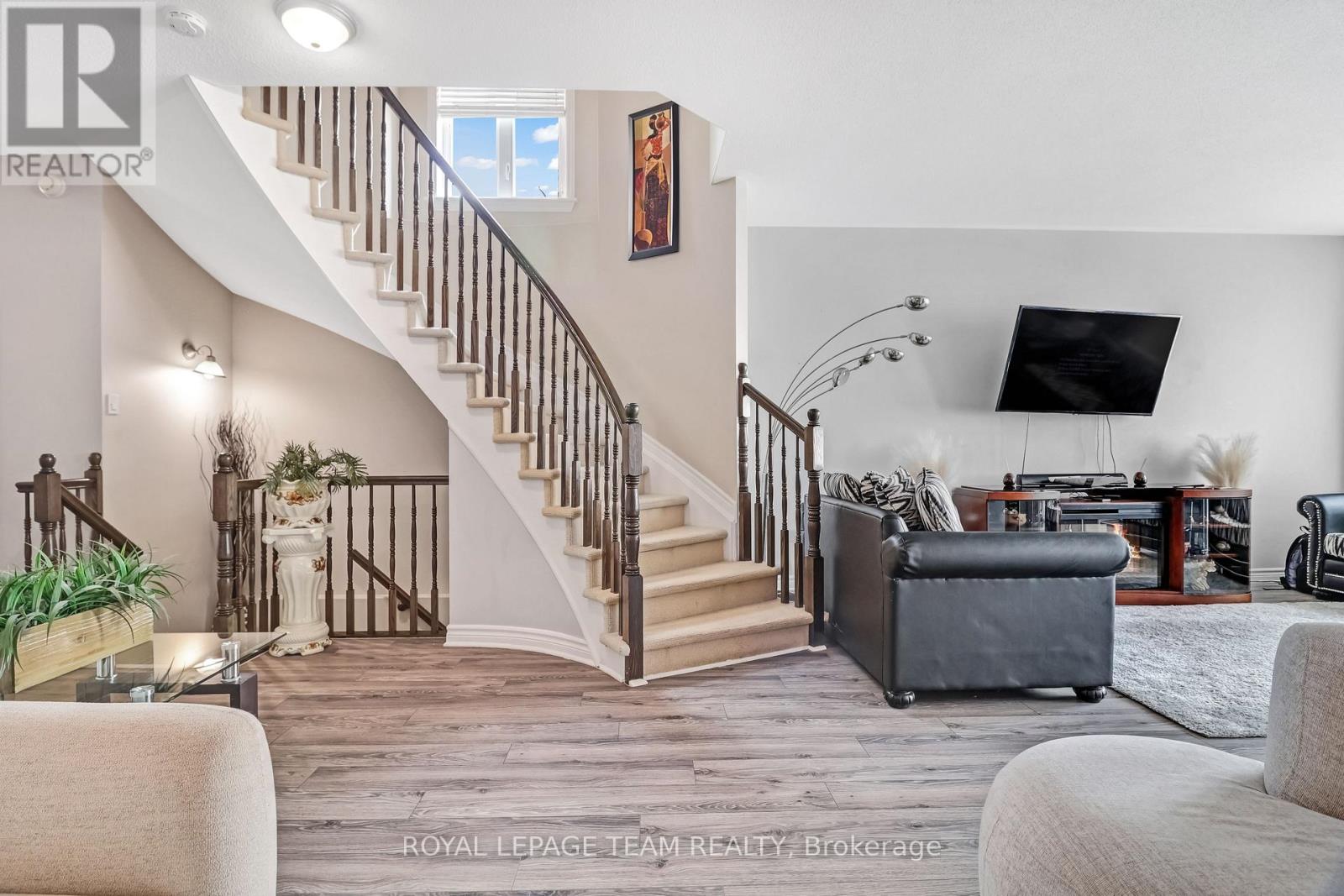 3 Bed, 3 Bath House for Sale in Ottawa – 2224 ANGELICA AVENUE, Ottawa – MLS# X13670550 - Image 13