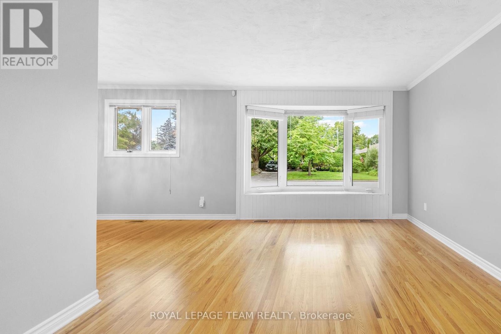 2349 EDWIN CRESCENT - 10