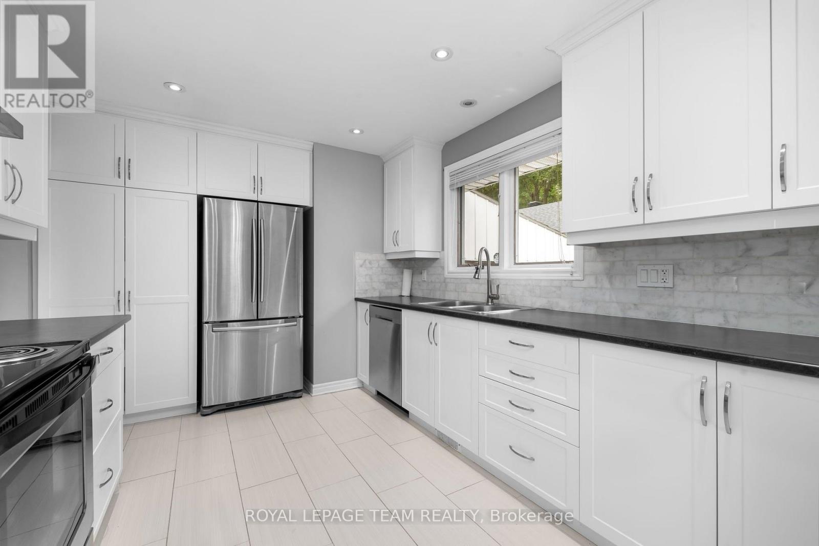 5 Bed, 2 Bath House for Sale in Ottawa – 2349 EDWIN CRESCENT, Ottawa – MLS# X13670598 - Image 19