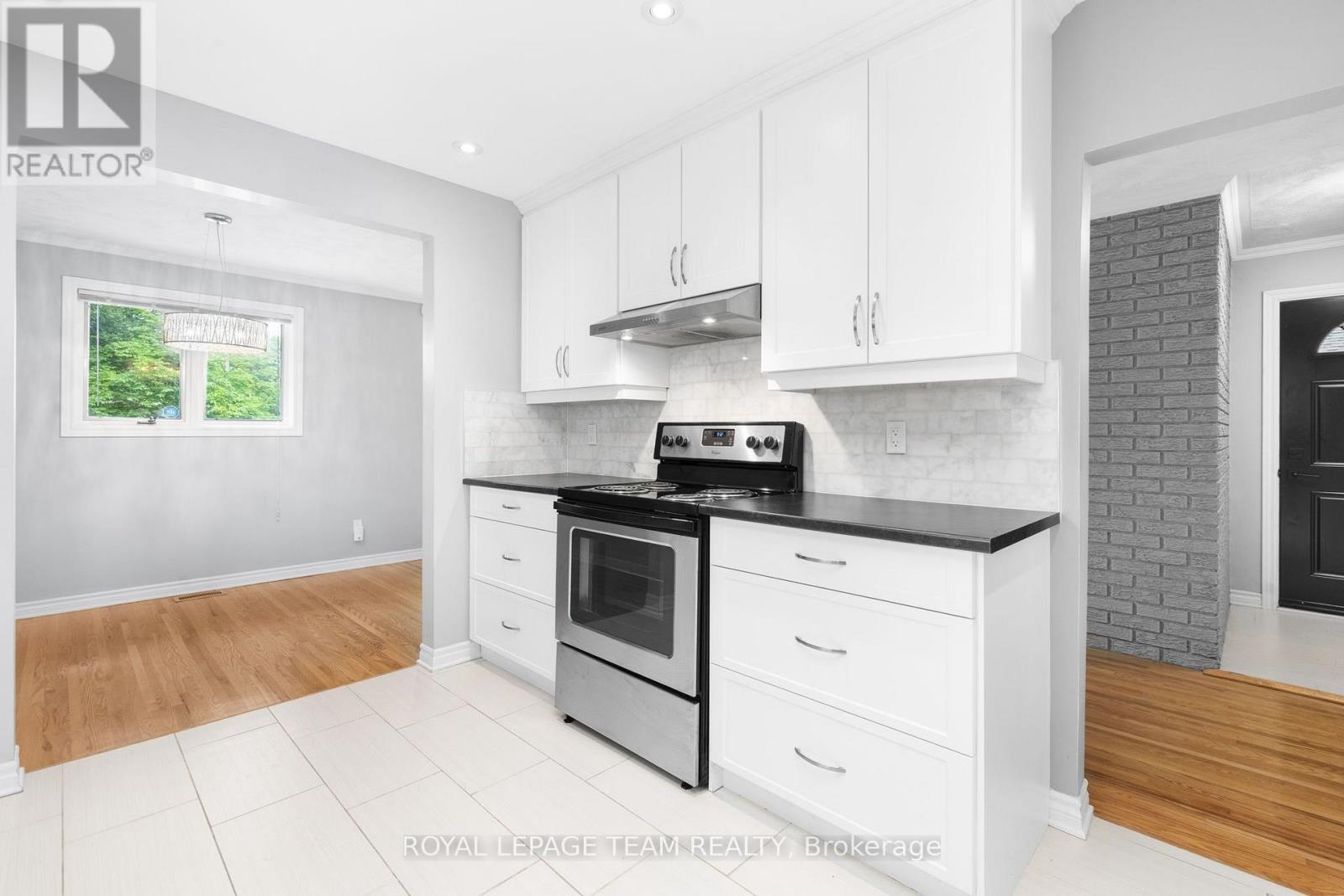 5 Bed, 2 Bath House for Sale in Ottawa – 2349 EDWIN CRESCENT, Ottawa – MLS# X13670598 - Image 21