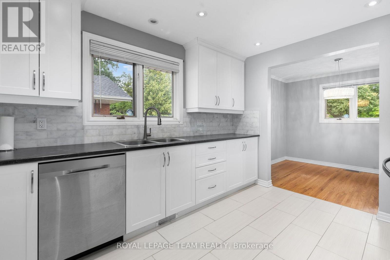 2349 EDWIN CRESCENT - 22