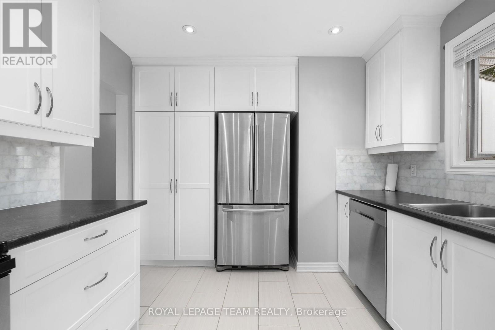 5 Bed, 2 Bath House for Sale in Ottawa – 2349 EDWIN CRESCENT, Ottawa – MLS# X13670598 - Image 23