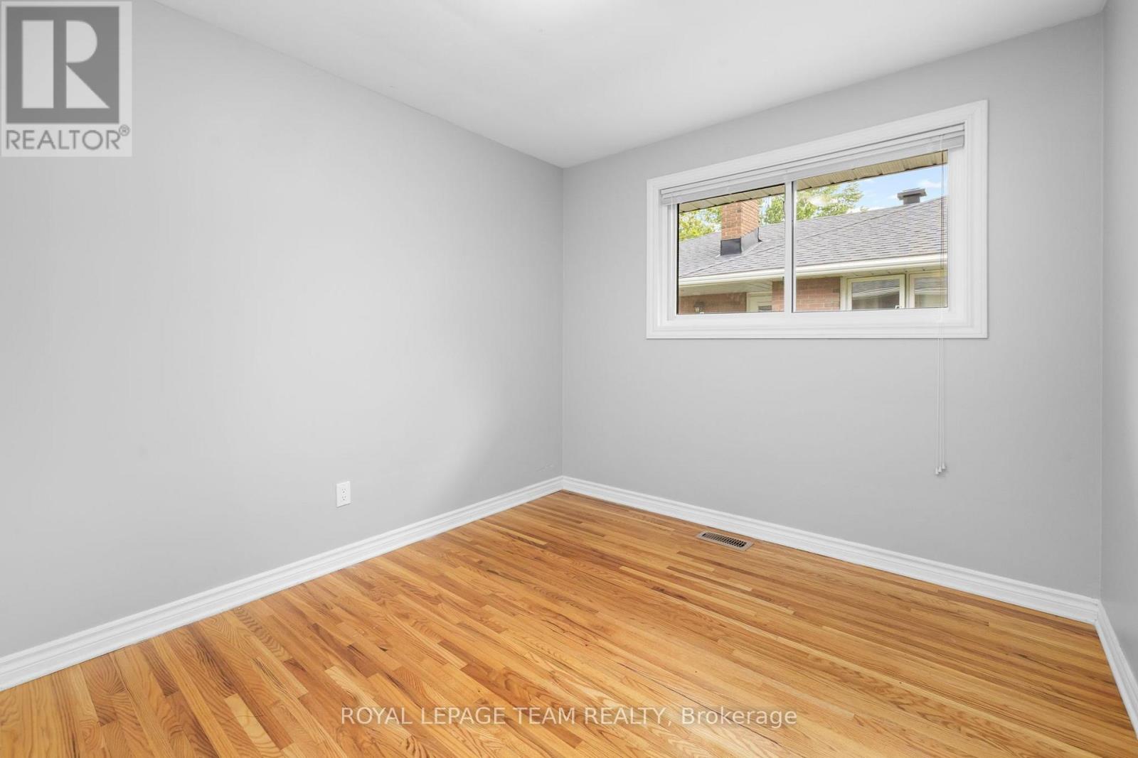 2349 EDWIN CRESCENT - 26