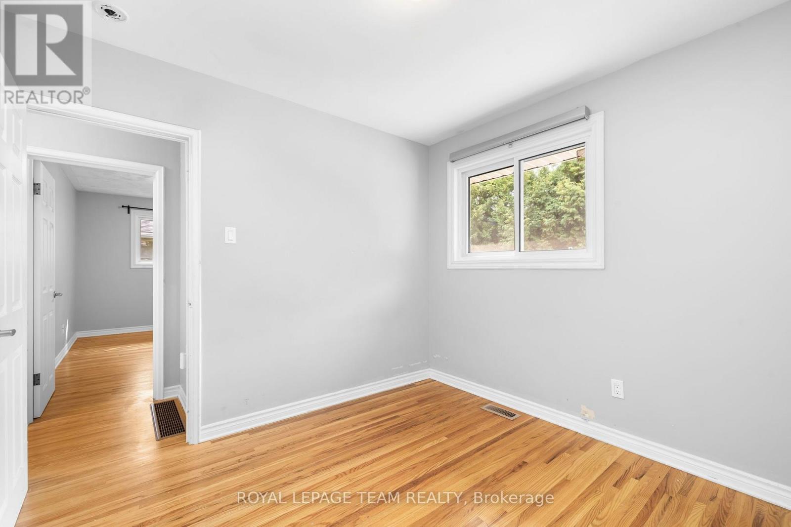 5 Bed, 2 Bath House for Sale in Ottawa – 2349 EDWIN CRESCENT, Ottawa – MLS# X13670598 - Image 29