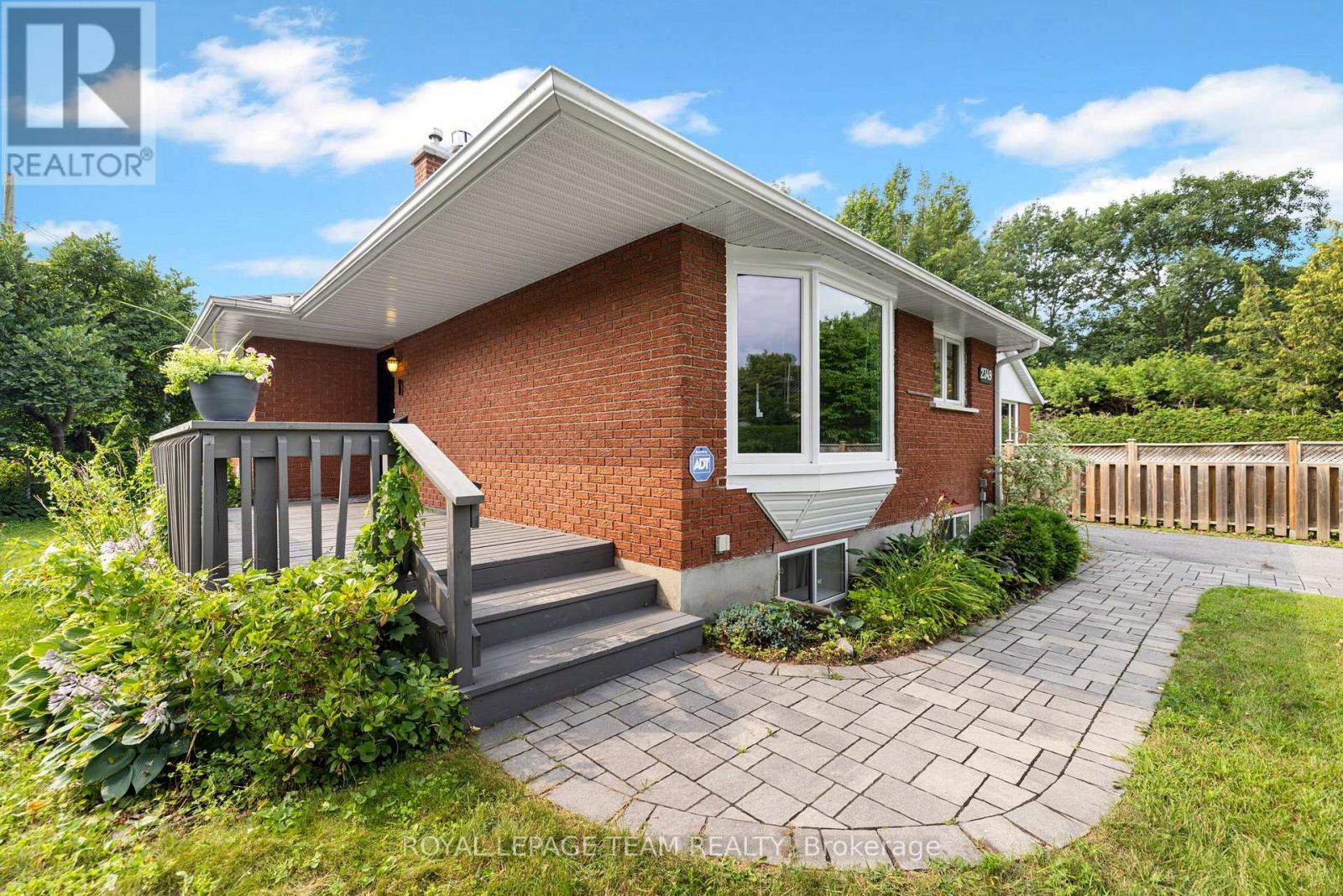 2349 EDWIN CRESCENT - 6