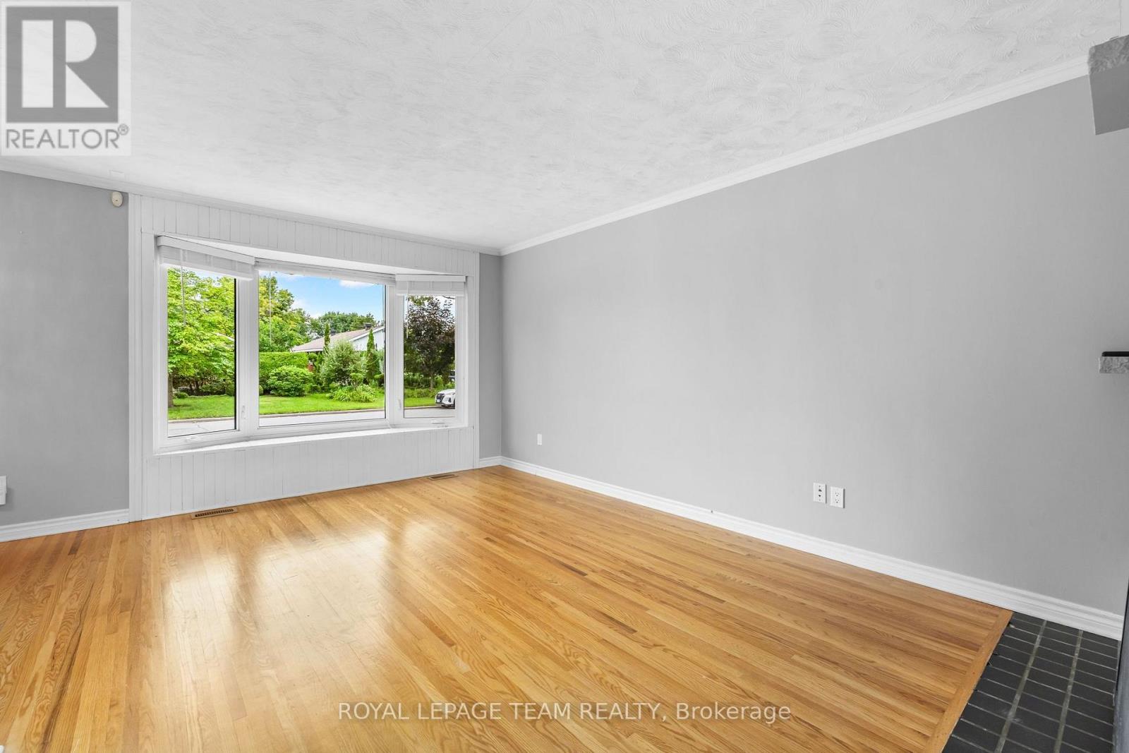 2349 EDWIN CRESCENT - 9