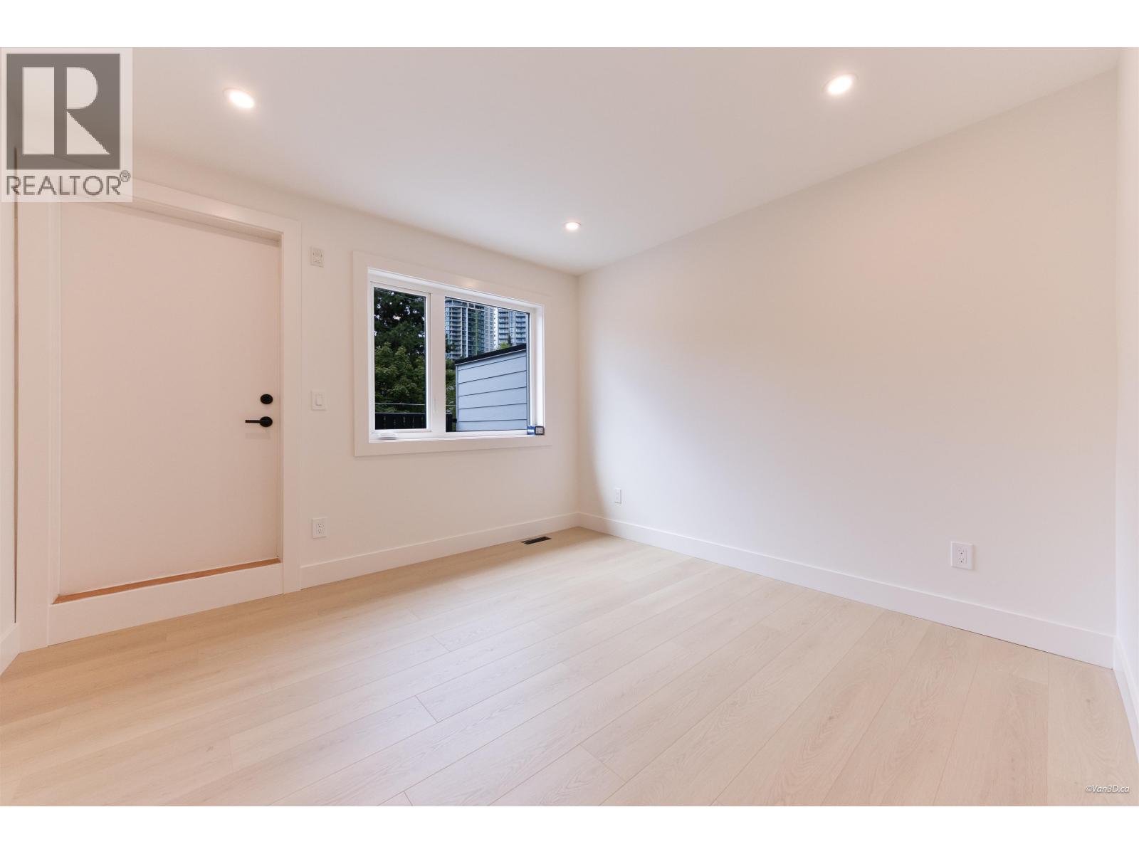 5 7270 17TH AVENUE, Burnaby