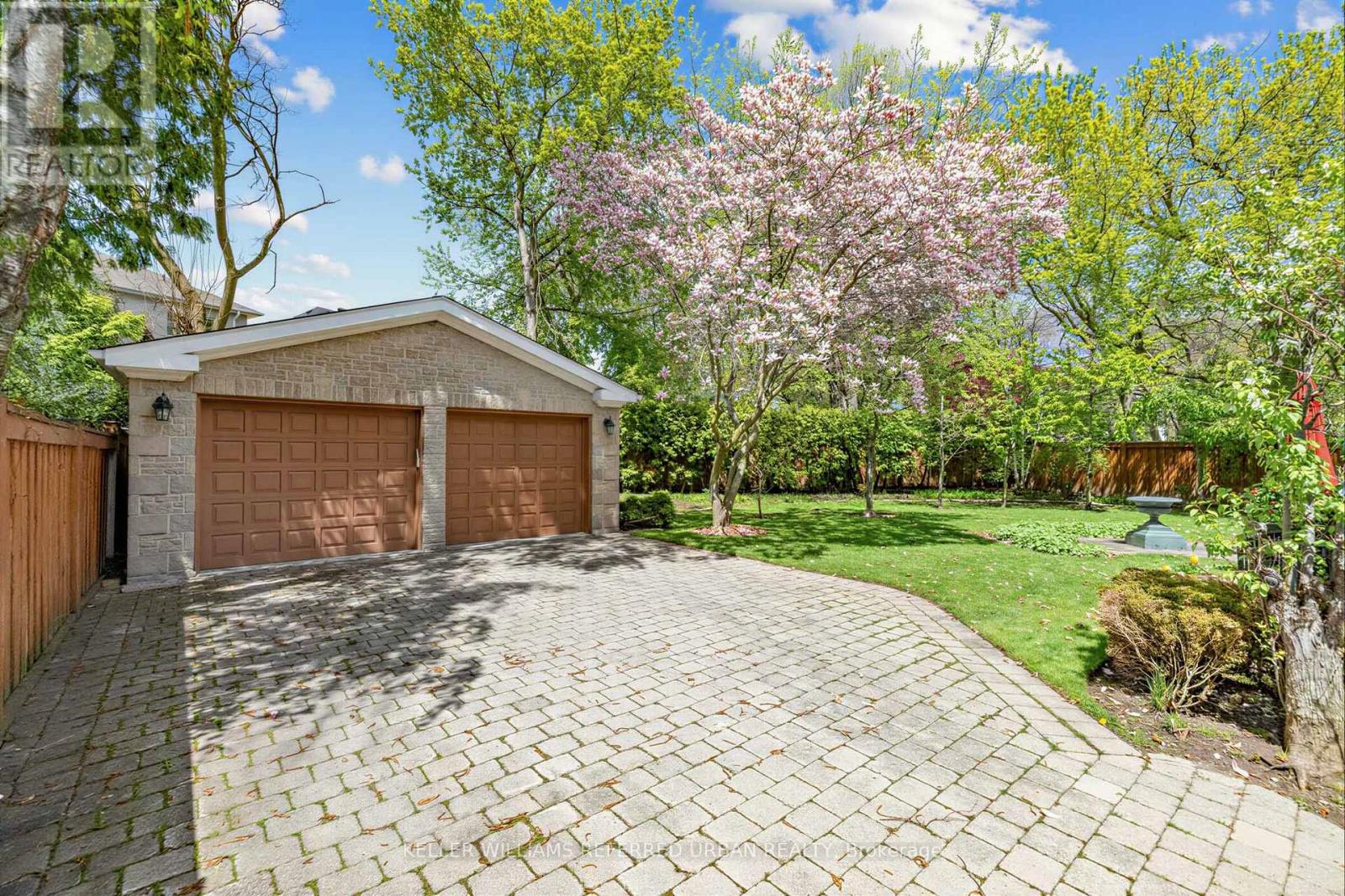 44 COTSWOLD CRESCENT - 16