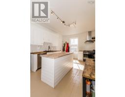 Porch - 9640 Highway 8, Lequille, NS B0S1A0 Photo 6