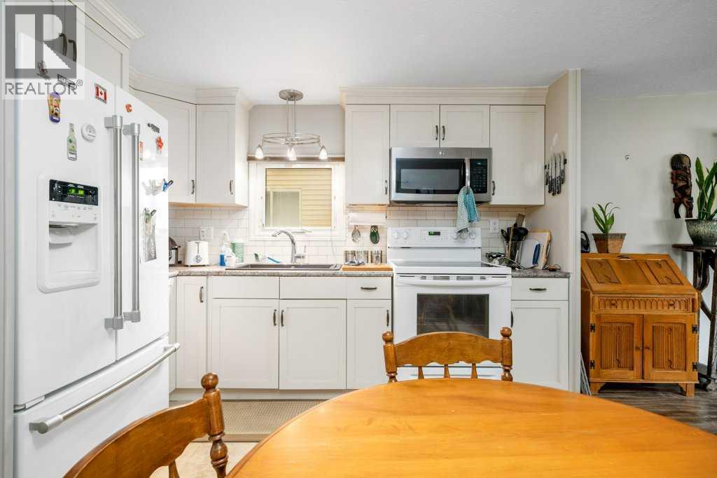 7, 2248 Southview Drive SE - 8