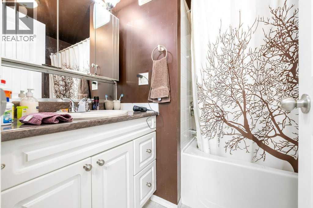 7, 2248 Southview Drive SE - 17