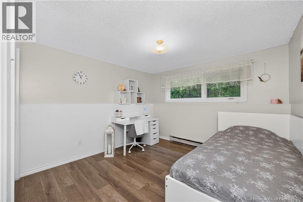 81 Queensway Drive - Image 33