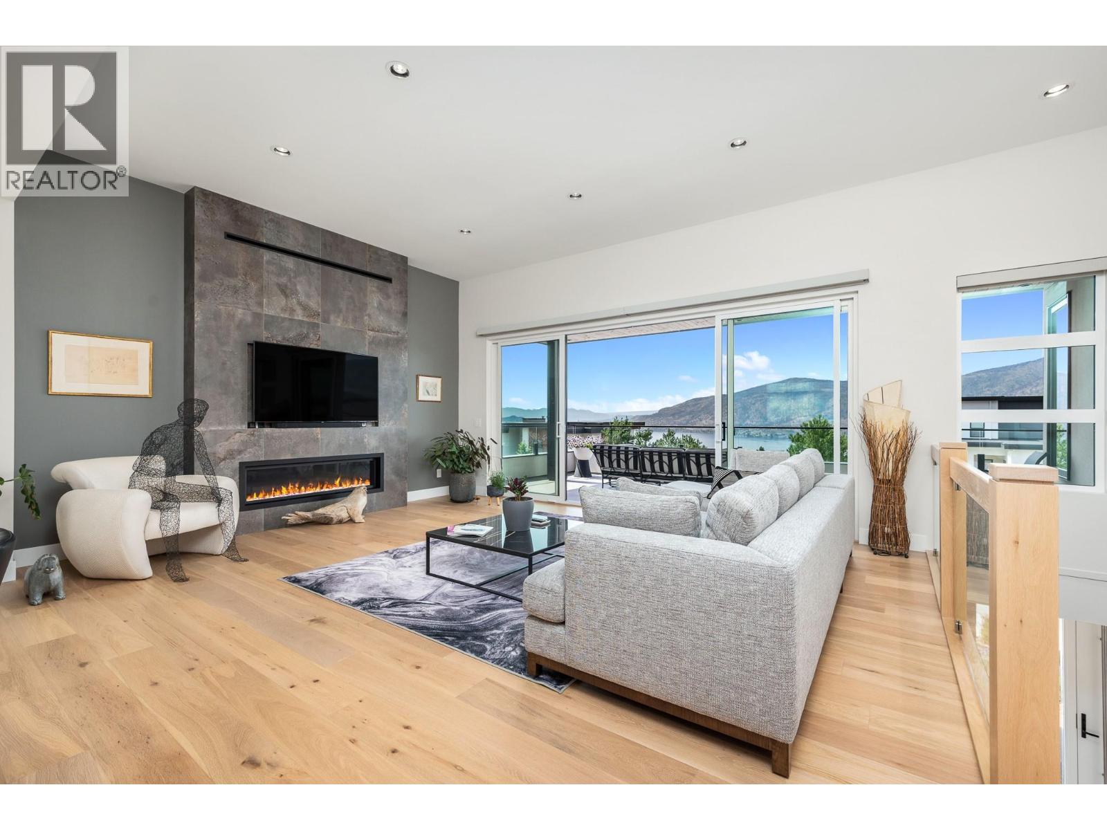 9839 Beacon Hill Crescent - 20