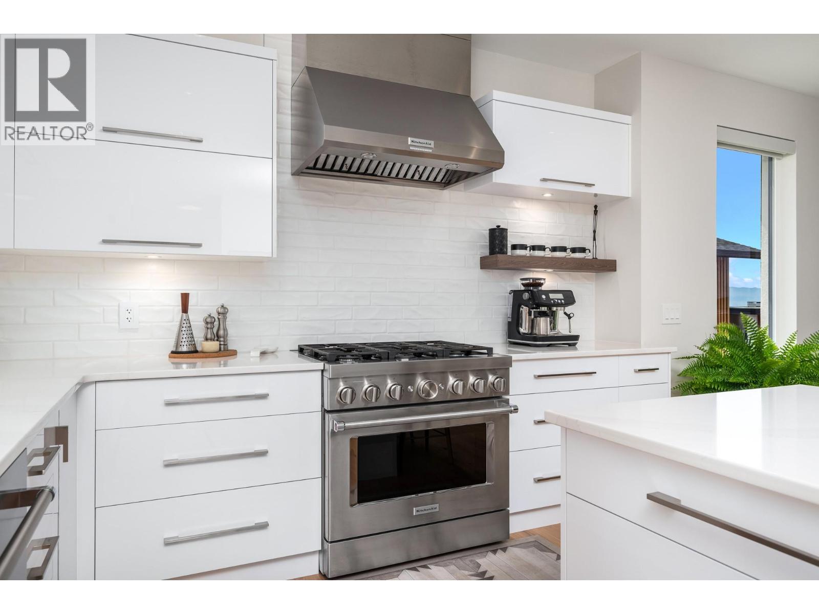9839 Beacon Hill Crescent - 17
