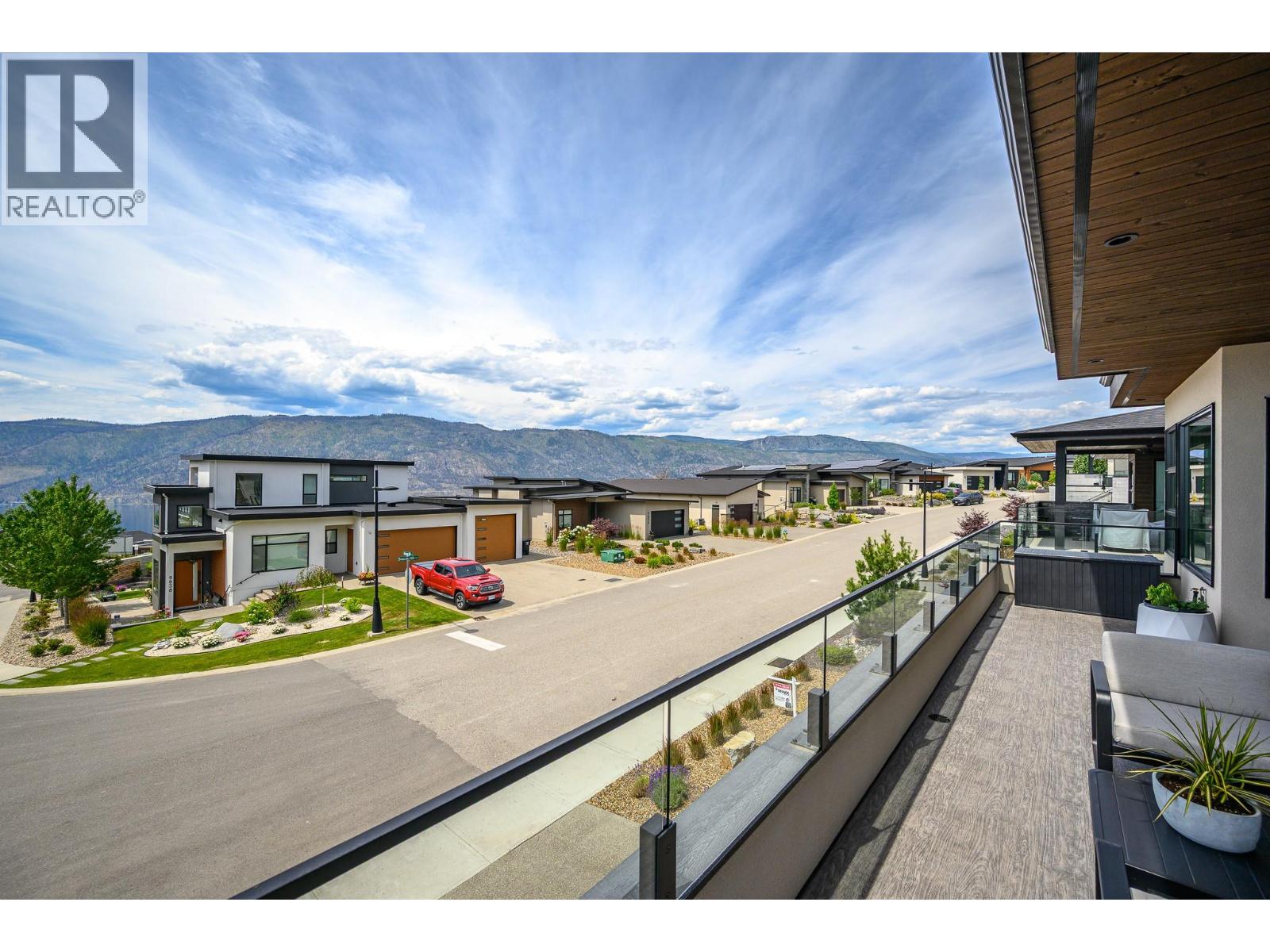 9839 Beacon Hill Crescent - Image 29