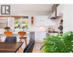 9839 Beacon Hill Crescent, Lake Country, BC V4V0A9 Photo 15