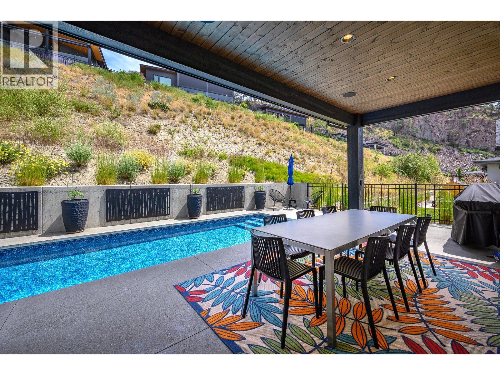 9839 Beacon Hill Crescent - 34