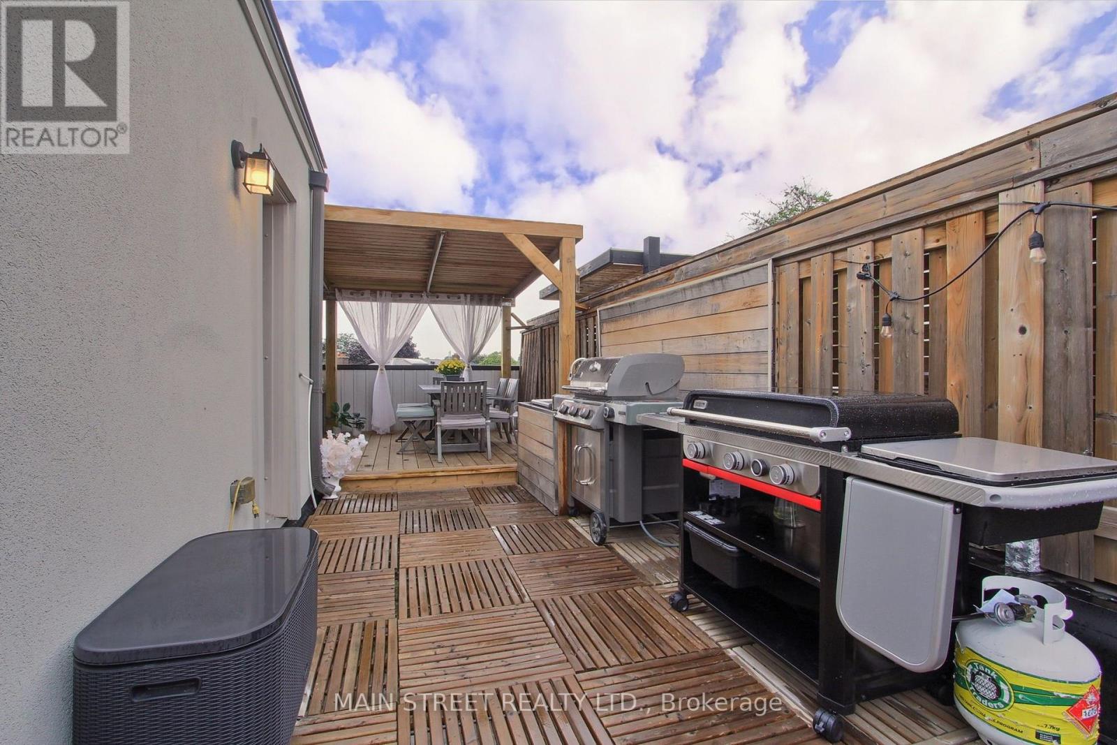 26 QUEEN MARY COURT - 40