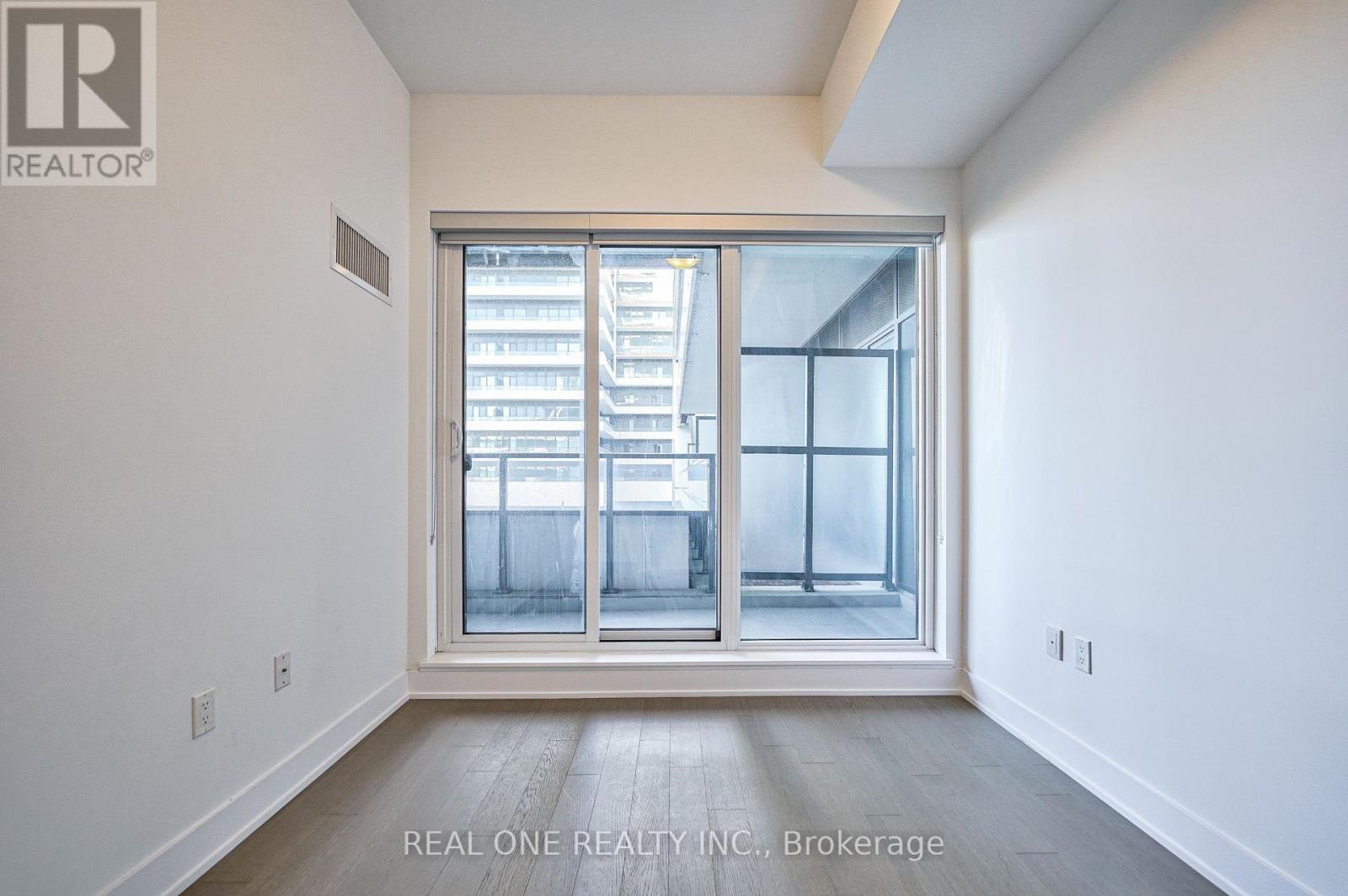 #231 30 SHORE BREEZE DRIVE - 18