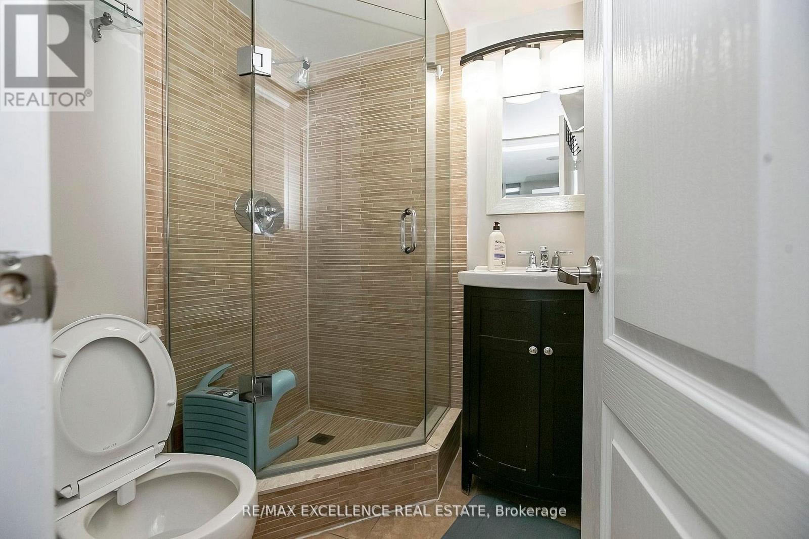 #2102 33 ELM DRIVE - 26