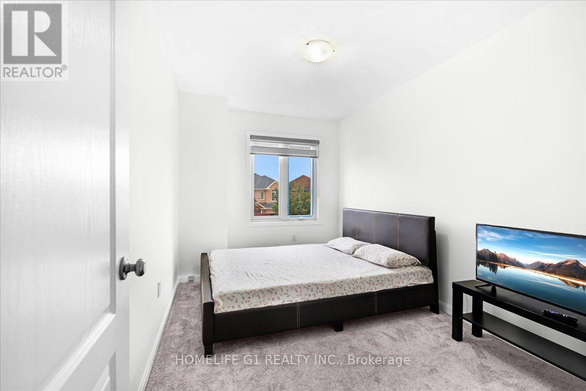 70 TARQUINI CRESCENT - 24