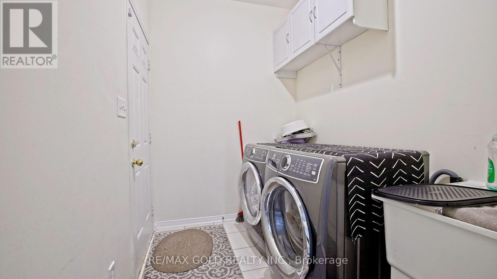 29 ABBOTSBURY DRIVE - 16