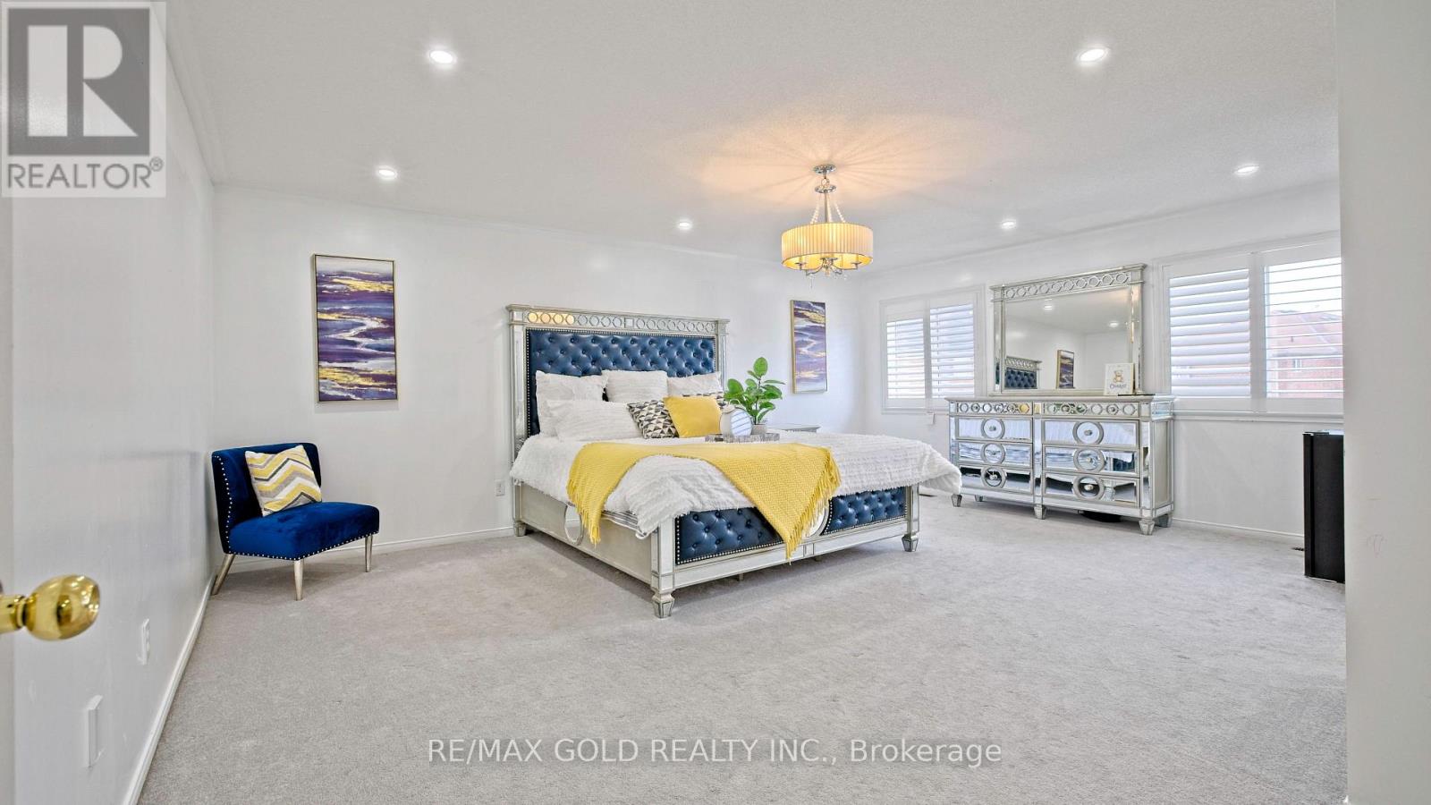 29 ABBOTSBURY DRIVE - 20