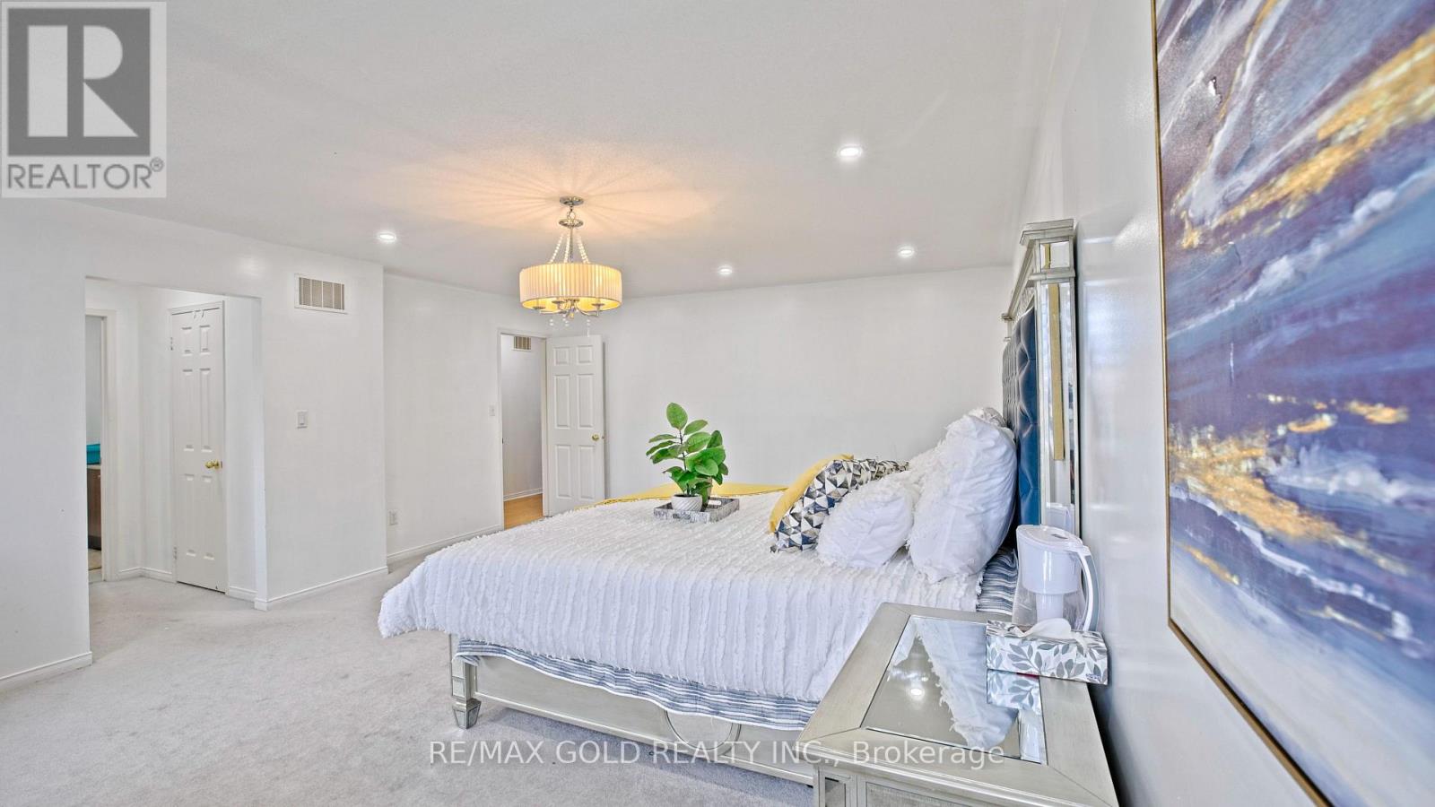 29 ABBOTSBURY DRIVE - 22