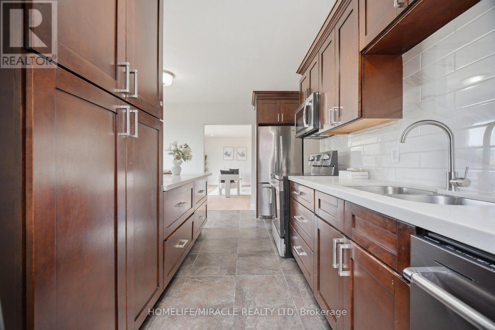 199 ALLEN STREET E - Image 15