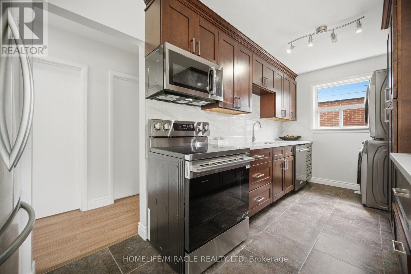 199 ALLEN STREET E - 17