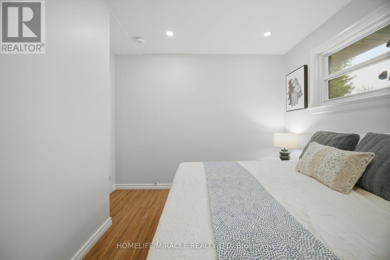 199 ALLEN STREET E - Image 26