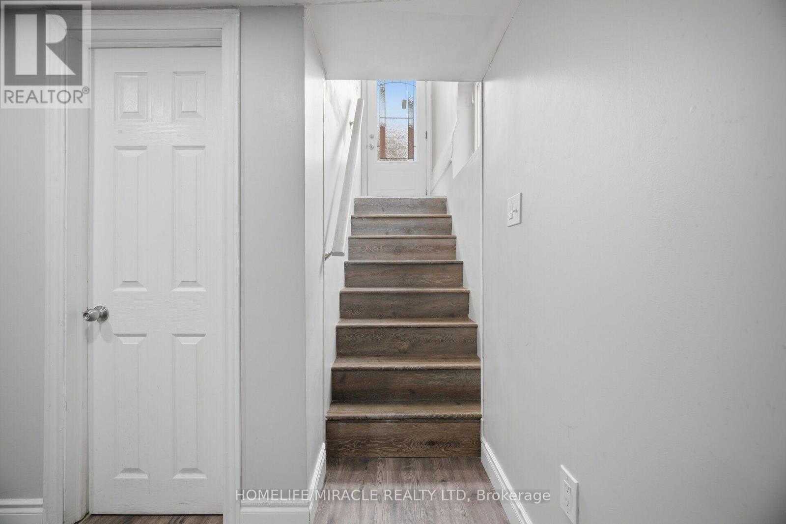 199 ALLEN STREET E - Image 32