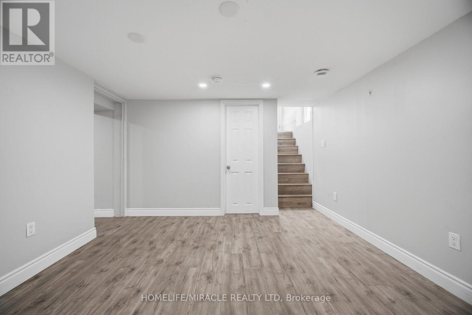 199 ALLEN STREET E - Image 33