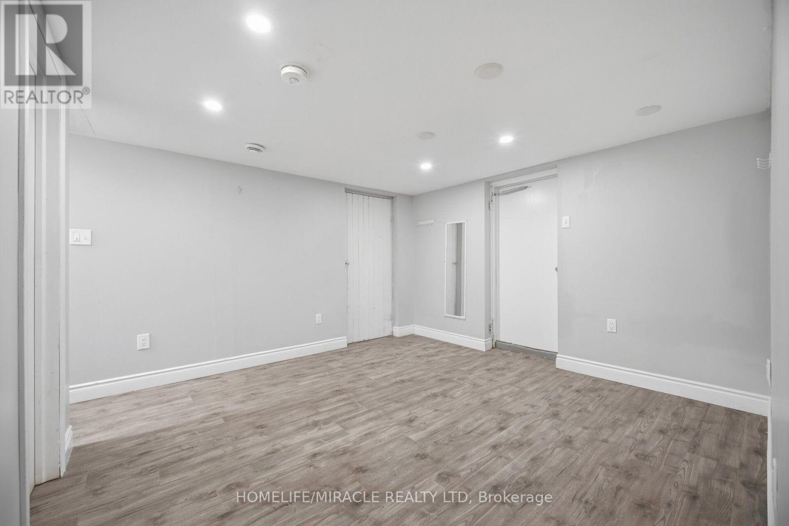 199 ALLEN STREET E - Image 34