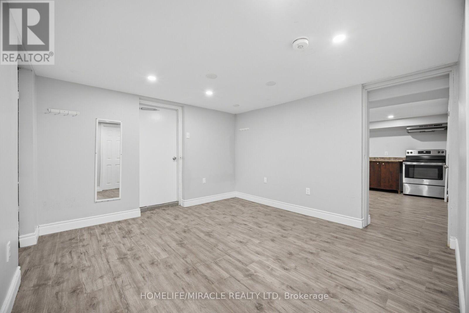 199 ALLEN STREET E - 35
