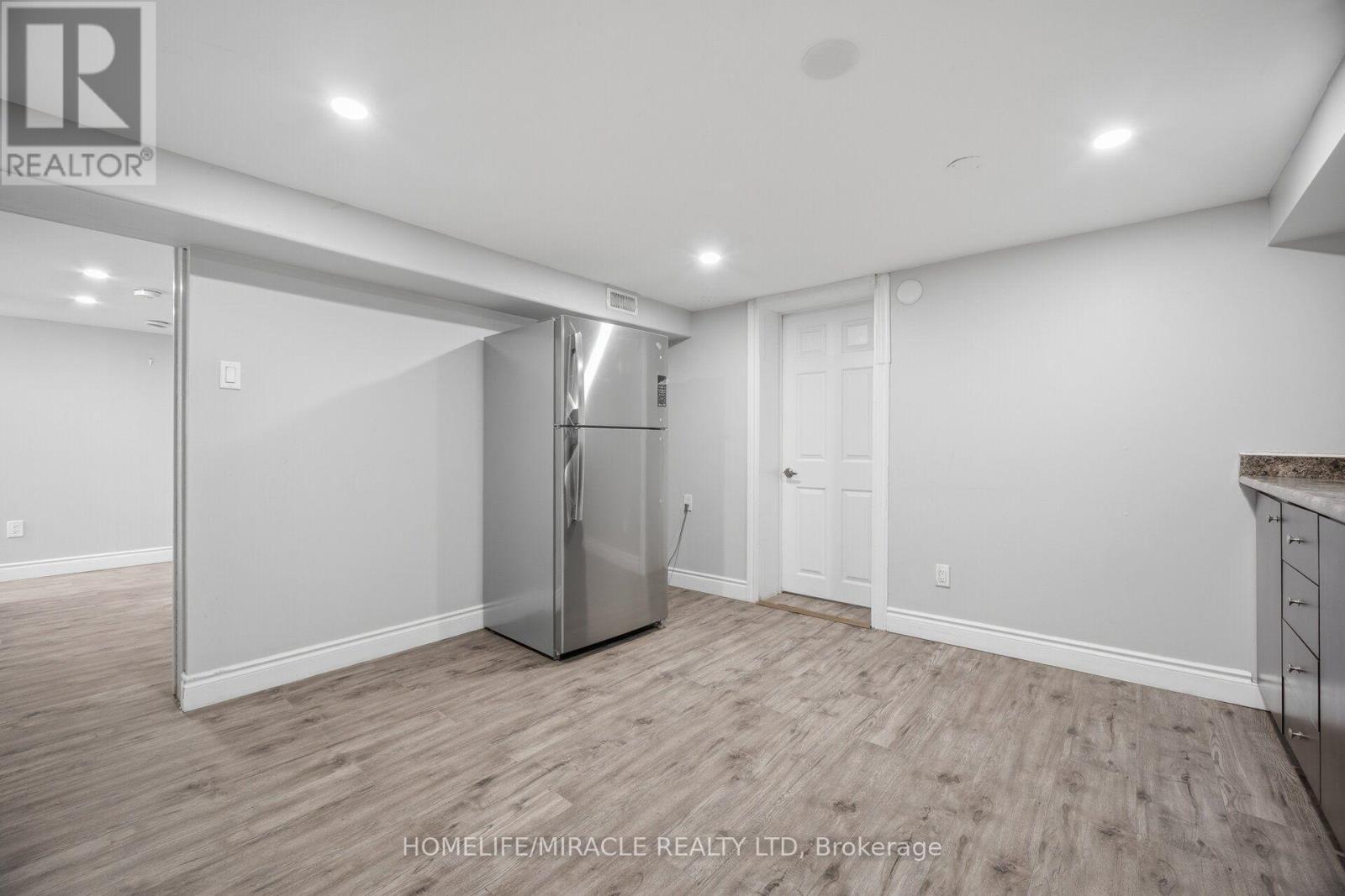 199 ALLEN STREET E - Image 37