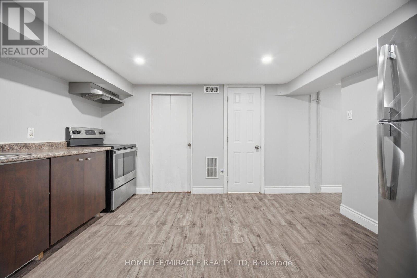 199 ALLEN STREET E - 40
