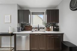 2 Leicester Square, Winnipeg, MB R3J1B7 Photo 11