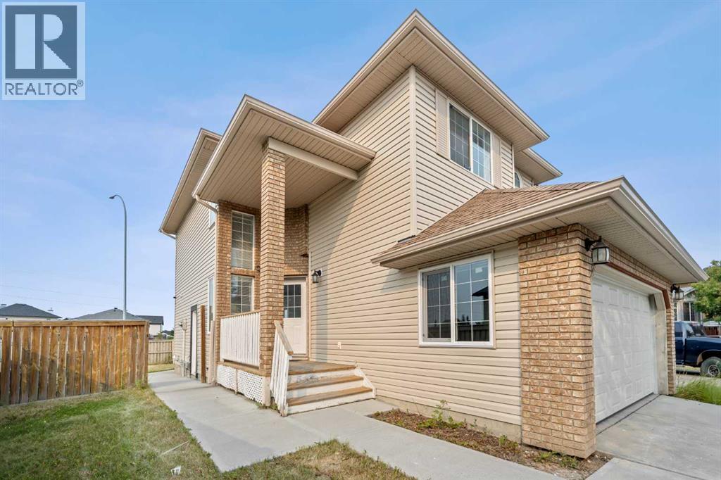 187 Martinvalley Crescent Northeast - Photo 8