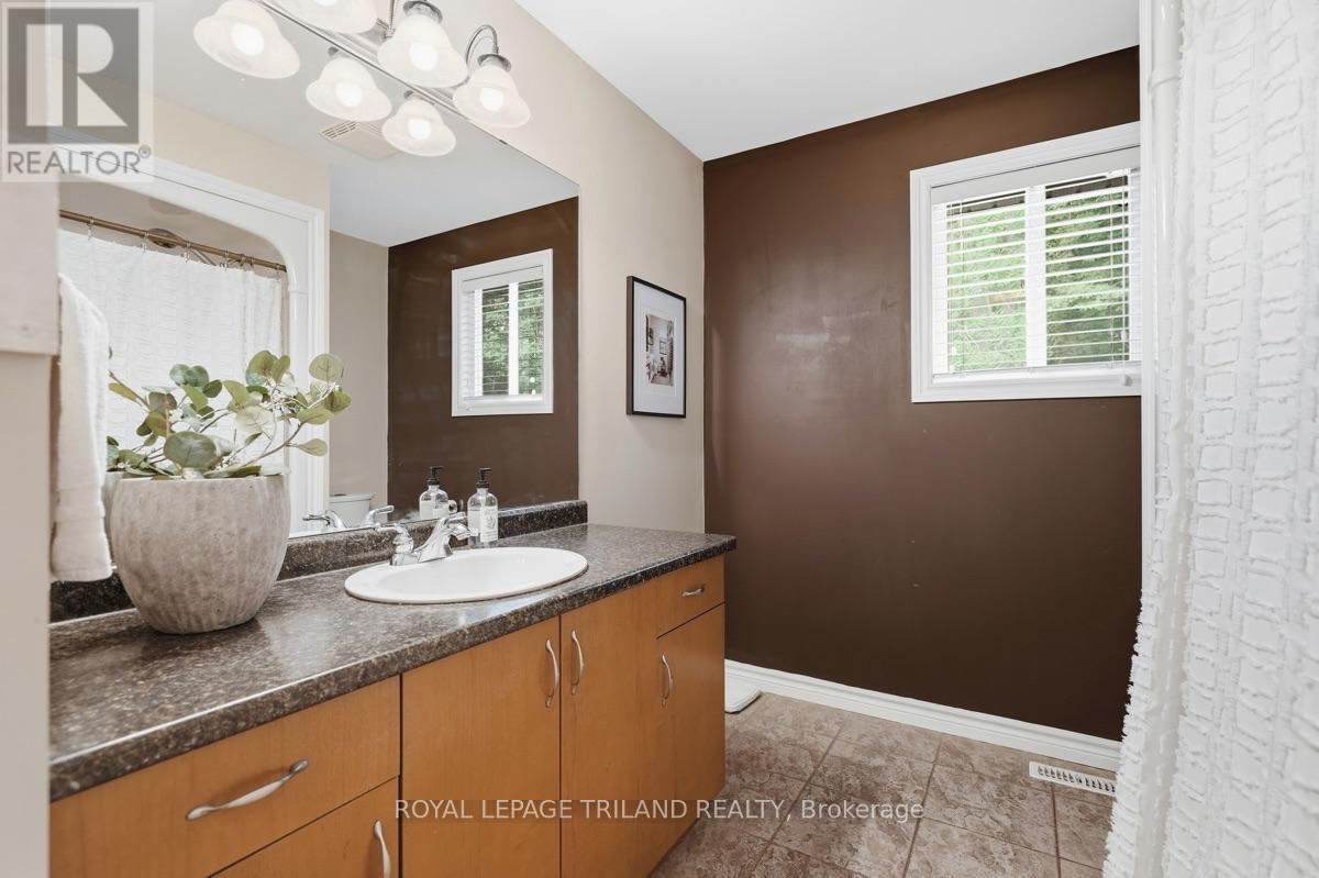 365 RICHMEADOW ROAD - 28