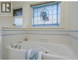 2265 Sage Lane, Saanich, BC V8N6L6 Photo 19