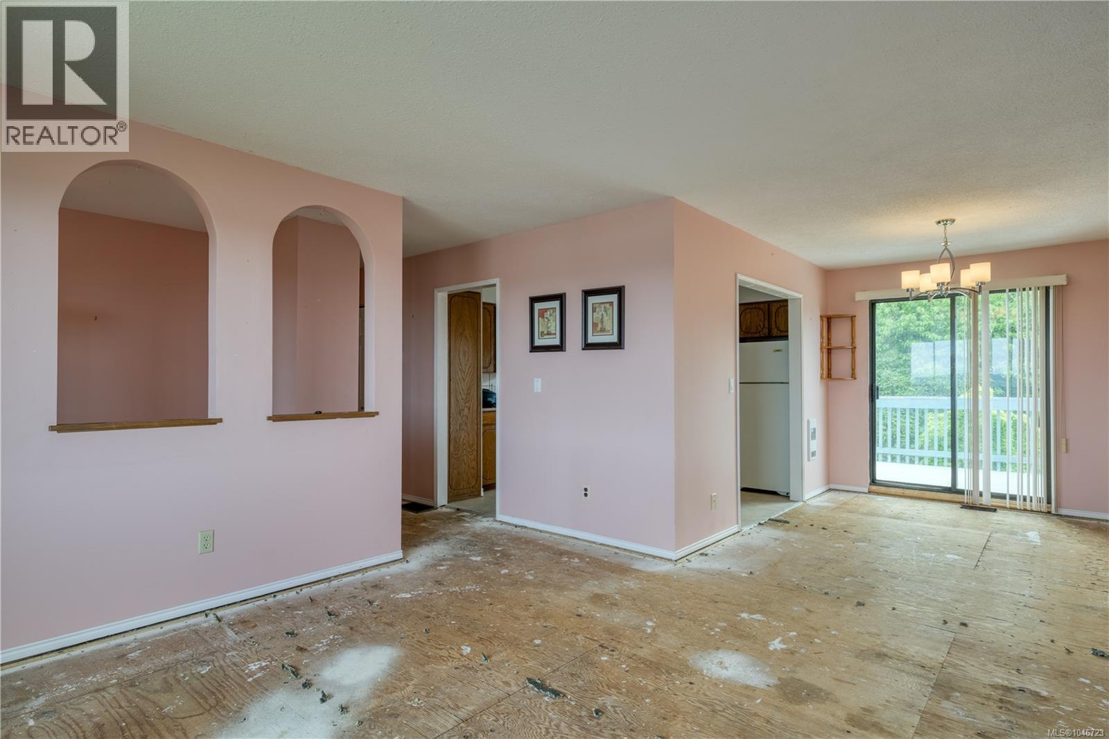 2079 Camosun Cres - Image 4